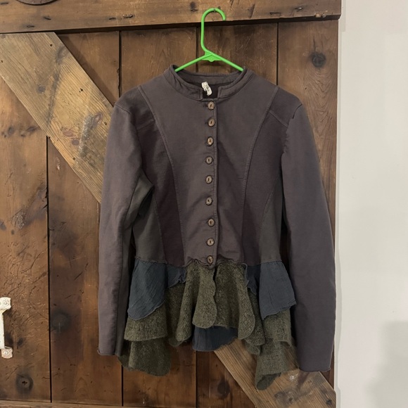 Elegant Women's Ruffle Cardigan in Earthy Tones - Picture 3 of 3